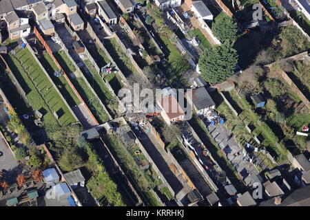 Une vue aérienne de jardins pavillonnaires dans les Midlands Banque D'Images