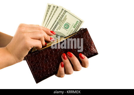 La main d'une femme belle manucure tenir un sac à main et de l'argent. Sur un fond blanc. Banque D'Images