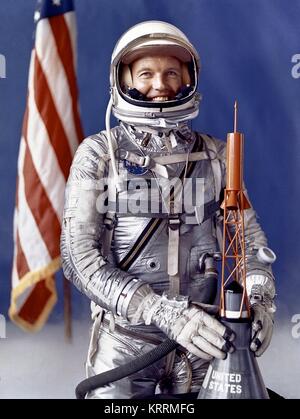 Portrait officiel de la NASA Mercury-Atlas 9 FOI 7 mission de l'engin spatial premier astronaute de l'équipage L. Gordon Cooper au Johnson Space Center 1 mai 1963 à Houston, Texas. Banque D'Images