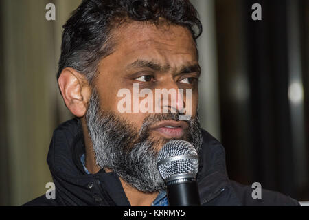 Ex-Guantanamo detainee Moazzam Begg, parle. Il a été l'un des sept anciens détenus à la vigile à Londres Ambassade des États-Unis exigeant Obama à fermer Guantanamo après 14 ans. Banque D'Images