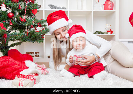 Mother with baby boy celebrating Christmas Banque D'Images