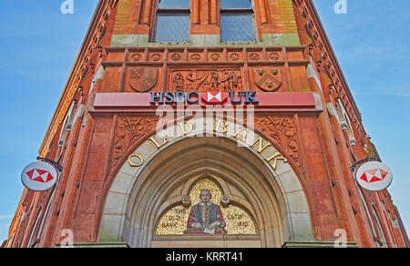 La façade de l'édifice de la banque HSBC à Stratford upon Avon dispose d'une mosaïque de portrait incrusté William Shakespeare. Banque D'Images