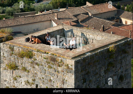 Tours médiévales de XIII century, Torri dei Salvucci dans centre historique de San Gimignano dans la liste du patrimoine mondial par l'UNESCO à San Gimignano, Toscane, JE Banque D'Images