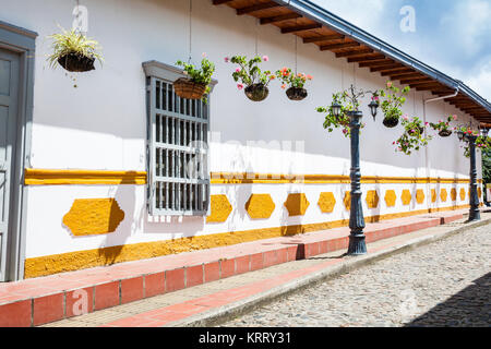 Les rues colorées de Gutatape, Antioquia. Colombie Banque D'Images