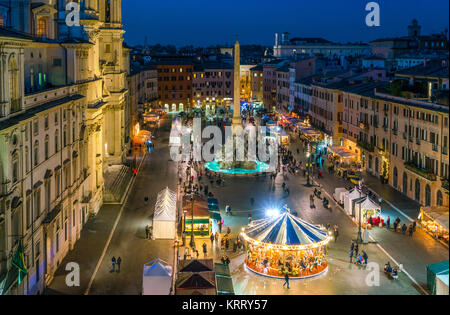 La place Navone à Rome pendant la période de Noël. Banque D'Images