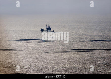 Mer du Nord, la production de pétrole avec les plates-formes. Vue aérienne. Banque D'Images