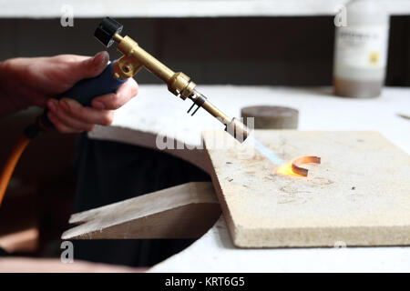 L'atelier soleil,artisan graveur d'or Banque D'Images