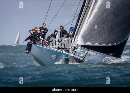 Rébellion à les aiguilles pendant le tour de l'île de la race. Île de Wight. Photo date : Samedi 2 juillet 2016. Photographie par Christopher Ison © Banque D'Images