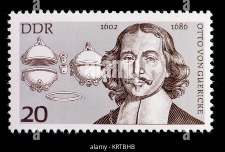 L'allemand de l'Est (DDR) timbre-poste (1977) : Otto von Guericke (1602 - 1686) allemand scientifique, inventeur et homme politique américain. Création de la physique de l'vacuu Banque D'Images