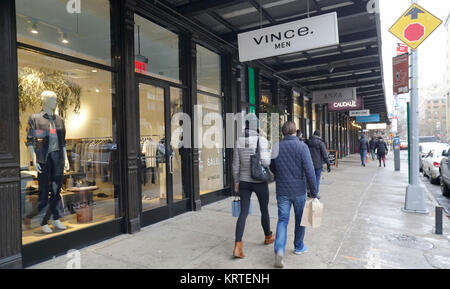 Vince un magasin de vêtements dans le Meatpacking district de New York le Samedi, Décembre 16, 2017. Vince est sur la liste des détaillants en difficulté tels que Charlotte Russe et Nine West qui souffrent d'une baisse de trafic de pied en tant que consommateurs gravitent vers les achats en ligne. (© Richard B. Levine) Banque D'Images