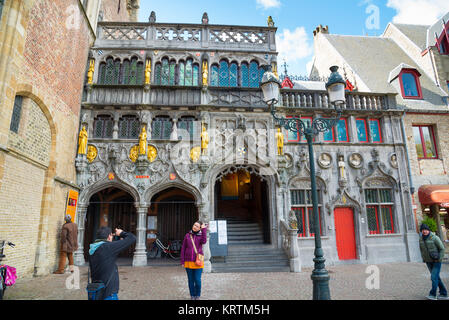 Bruges, Belgique - 18 Avril 2017 : La Basilique de Saint Sang dans la place du marché, Bruges, Flandre occidentale, Belgique Banque D'Images