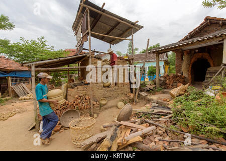 La poterie traditionnelle de Thanh Ha Village, près de la vieille ville d'Hoi An, Vietnam. Hoi An est une destination touristique célèbre dans le monde et au Vietnam Banque D'Images