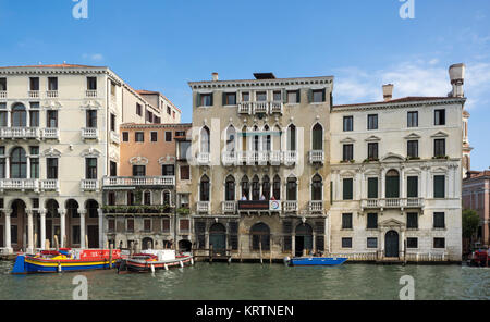 VENISE, ITALIE - 13 SEPTEMBRE 2017 : Palazzo Michiel del Brusa en service par le Centre culturel européen (ECC) qui se trouve à côté de Palazzo Smith M. Banque D'Images