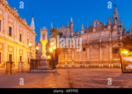 Plaza del Triunfo et la Cathédrale de Séville, Espagne Banque D'Images