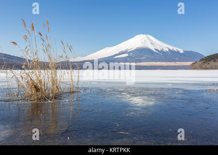 Le Mont Fuji hiver lac Yamanaka Banque D'Images