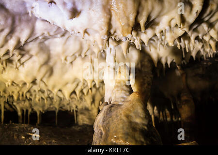 Décorations de glace Grotte la Réserve naturelle spéciale Uvac Serbie Banque D'Images