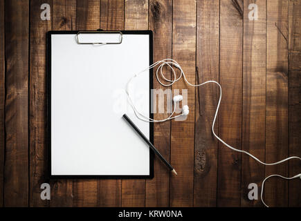 Presse-papiers avec le papier blanc Banque D'Images