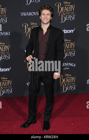 HOLLYWOOD, CA - 2 mars : Keegan Allen actrice assiste à la Disney 'La Belle et la bête' Première Mondiale au El Capitan Theatre Le 2 mars 2017 à Hollywood, Californie. Photo de Barry King//Alamy Stock Photo Banque D'Images