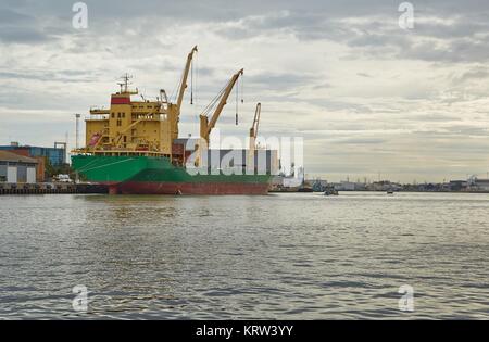 Navires au port industriel Banque D'Images