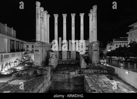 Ruines archéologiques du temple romain de Cordoue (Espagne), qui a été construit dans le premier siècle après Jésus-Christ. Banque D'Images