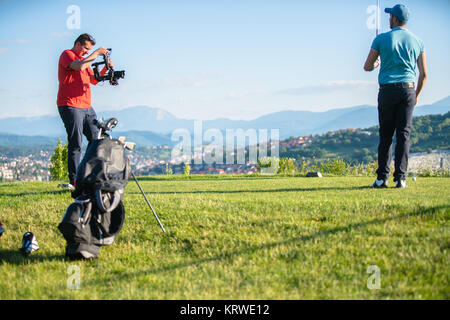 Photographe à prendre des photos d'un joueur de golf Banque D'Images