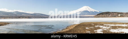 Le Mont Fuji hiver lac Yamanaka Banque D'Images