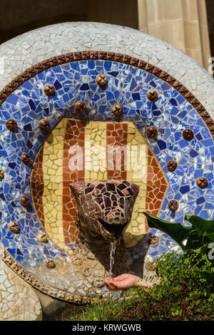 Détail de mosaïque travaux de Parc Guell. De Barcelone Espagne Banque D'Images