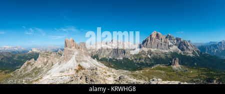 Vue depuis le haut de la gamme de montagne de Nuvolau, Tofane, Averau, Lagazuoi Cinque Torri, Dolomites, Germany Banque D'Images