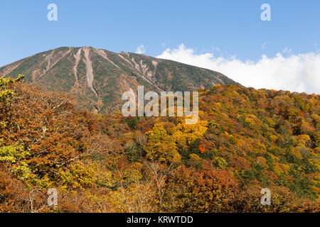 En automne Mont Nantai à Nikko Banque D'Images