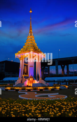 BANGKOK, THAÏLANDE - 25 octobre 2017 : la réplique de crématorium royal de Sa Majesté le Roi Bhumibol Adulyadej construit pour la royal funeral à BITEC Banque D'Images