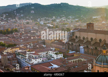 Au-dessus de la ville de Bologne de Torre Asinelli Banque D'Images