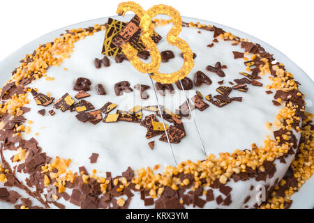 Gâteau avec du glaçage au chocolat et praliné,. Banque D'Images