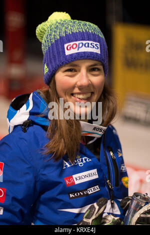 Courchevel, France. Déc 20, 2017. Petra Vlhova de Slovaquie 2e place au slalom parallèle de la Coupe du Monde de ski Courchevel 2017 Chers Crédit : Fabrizio Malisan/Alamy Live News Banque D'Images