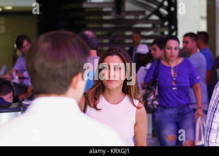 SÃO PAULO, SP - 21.12.2017 : Visites TICIANA JOESLEY BATISTA À PF HEADQ Ticiana - Villas Boas arrive au siège de la Police fédérale de São Paulo Surintendant le jeudi après-midi (21) de rendre visite à son mari Joesley Batista, un des propriétaires de JBS, où il est en prison depuis septembre de cette année. (Photo : Aloisio Mauricio/Fotoarena) Banque D'Images