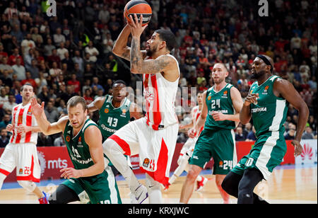 Belgrade. Dec 21, 2017. Stade Crvena Zvezda James du Feldeine (C) va pour une mise en place au cours des rondes 14 Euroligue de basket-ball match entre Stade Crvena Zvezda et Panathinaikos à Belgrade, Serbie le 21 décembre 2017. Panathinaikos a gagné 69-63. Credit : Predrag Milosavljevic/Xinhua/Alamy Live News Banque D'Images