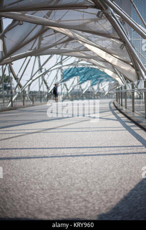 Plafond de Verre passerelle avec des structures métalliques Banque D'Images