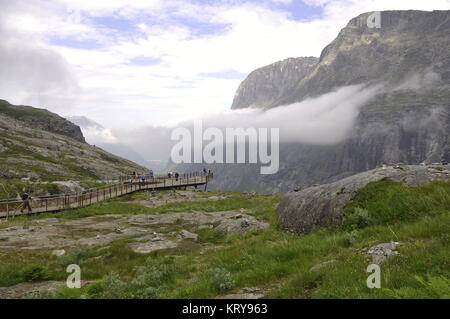 vue sur le trollstigen l'une des rues les plus célèbres du monde 11km Banque D'Images