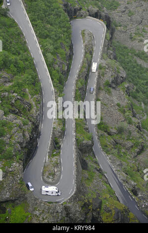 vue sur le trollstigen l'une des rues les plus célèbres du monde 11km Banque D'Images