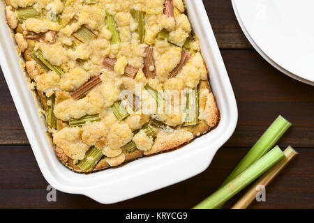 Gâteau Crumble Rhubarbe Banque D'Images