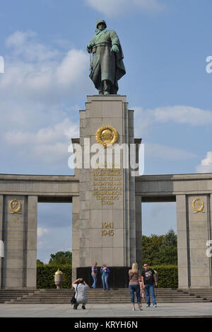 Monument soviétique, rue de la 17e de juin, zoo, Berlin, Allemagne, Sowjetisches Ehrenmal, Strasse des 17. Juni, Tiergarten, Deutschland Banque D'Images