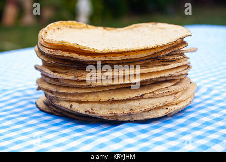 Pile de tortillas mexicaines fait main fraîchement Banque D'Images