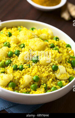 Couscous au curry de pois et le chou-fleur avec Banque D'Images