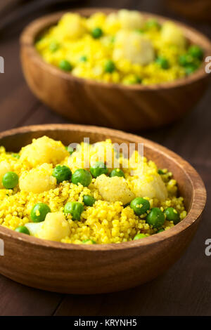 Couscous au curry de pois et le chou-fleur avec Banque D'Images