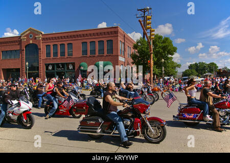 Cody, Wyoming, USA - Juillet 4th, 2009 - Moto club participant à l'indépendance Day Parade Banque D'Images