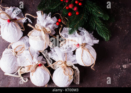 Boules de Noël textiles rétro Banque D'Images