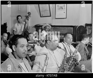 (Portrait de Joe Thomas, Eddie Wilcox, et Omer Simeon, Loyal Charles Lodge No 167, New York, N.Y., ca. Oct 1947) (5148193737) Banque D'Images