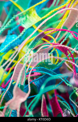 Close Up de chaîne de couleur vive Décoration Bunting Thread Banque D'Images