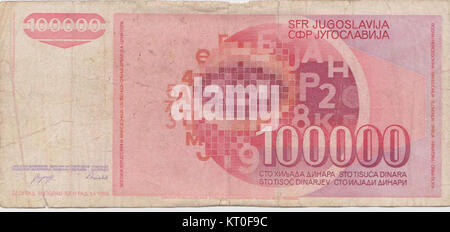 Le billet de 100 000 dinars de Yougoslavie, émis en 1989, reflète la situation économique et l'inflation de la région à l'époque. C'est un élément important dans l'étude de l'histoire de la monnaie yougoslave et des transitions économiques de la région. Banque D'Images