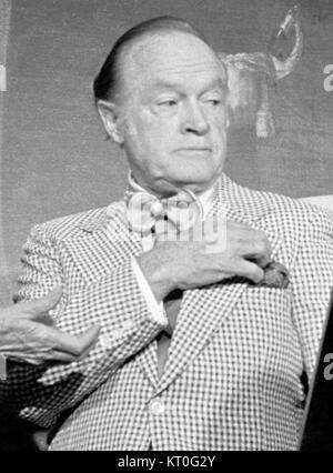 Une photographie de l'artiste américain Bob Hope prise en 1978, capturant un moment de son illustre carrière dans le cinéma et la télévision. Banque D'Images