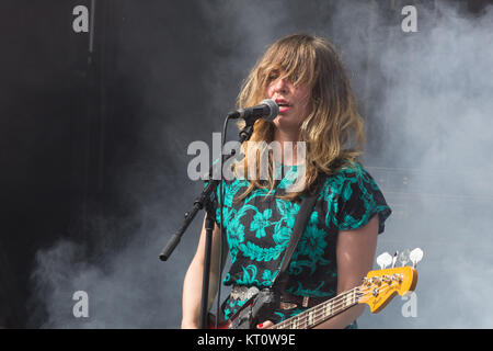 La Norvège, Tonsberg - Juillet 12, 2017. La poste Suédoise-punk band INVSN effectue un concert live au cours de la Norwegian music festival Festival 2017 Slottsfjell. Banque D'Images